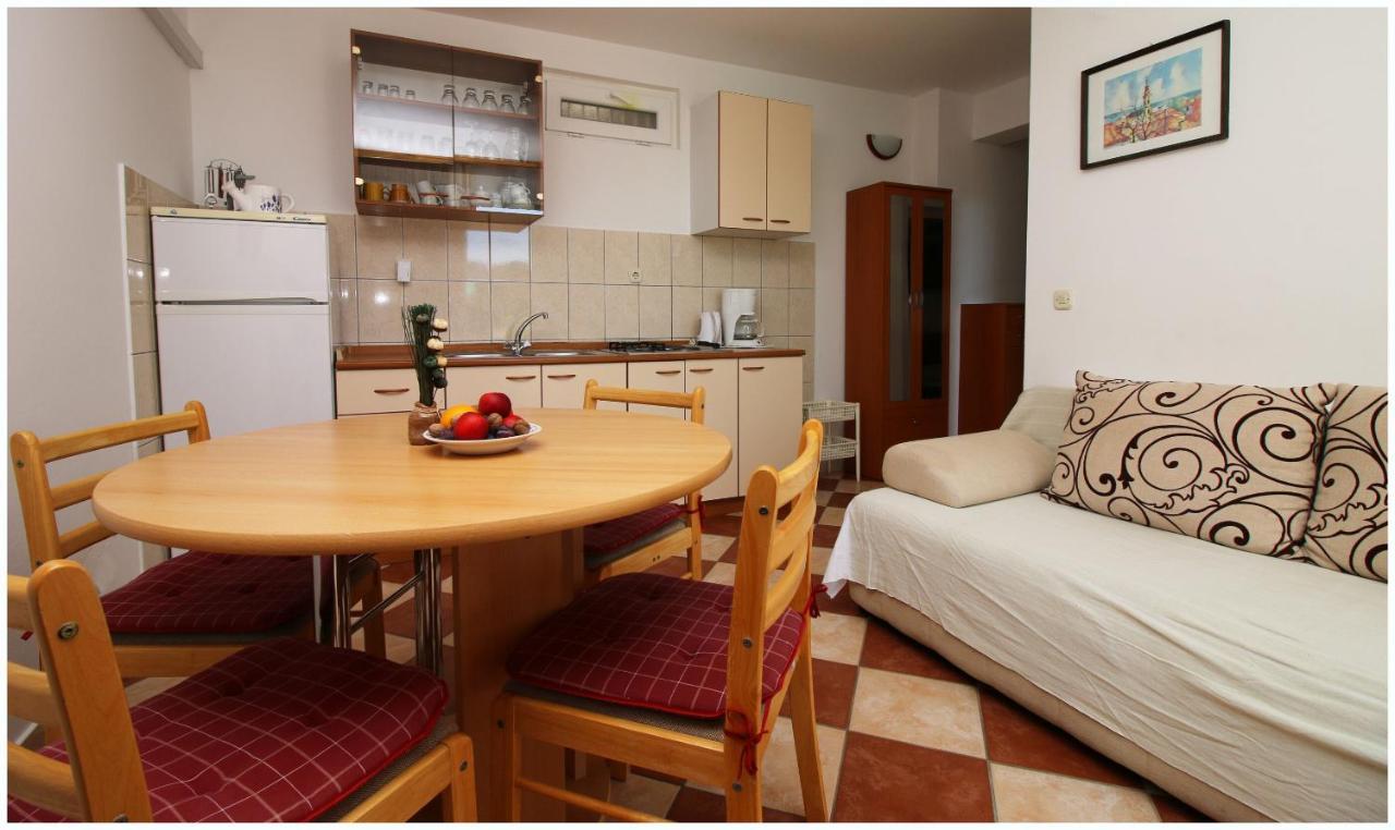 Apartments Elvis Primošten Buitenkant foto